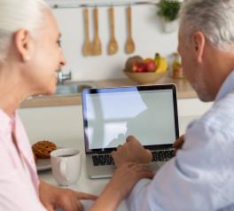 back-view-picture-mature-loving-couple-family-using-laptop